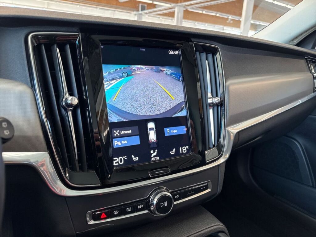 Volvo V90 2021 Musta