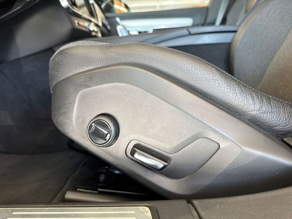 Volvo V90 2021 Musta