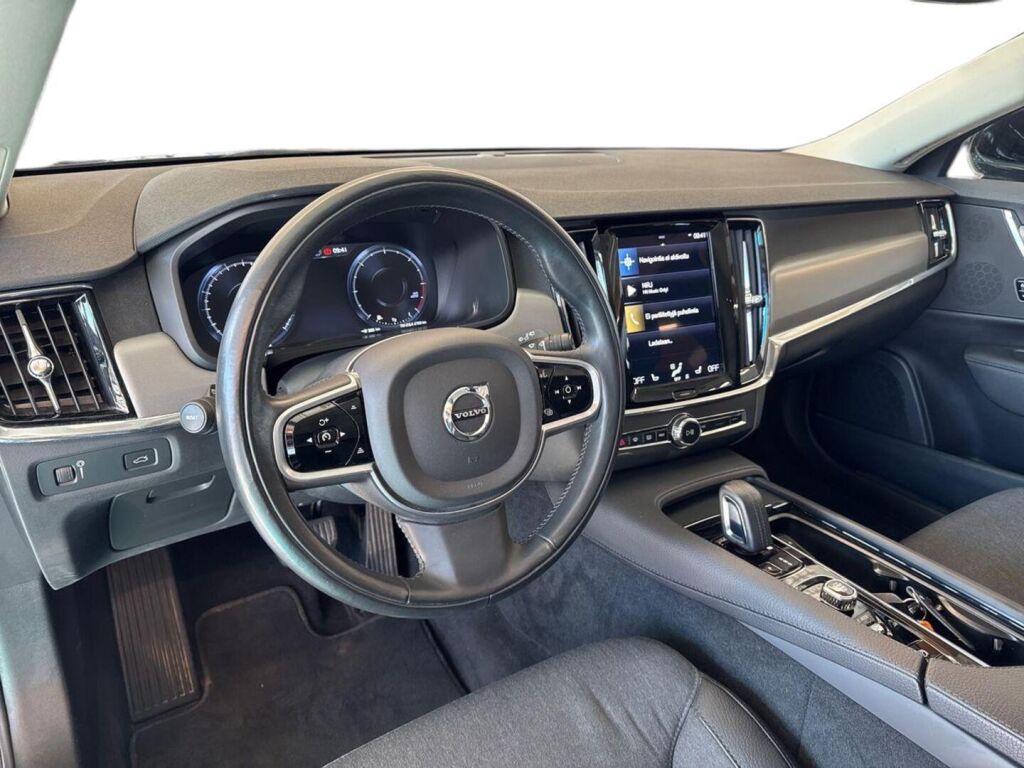 Volvo V90 2021 Musta