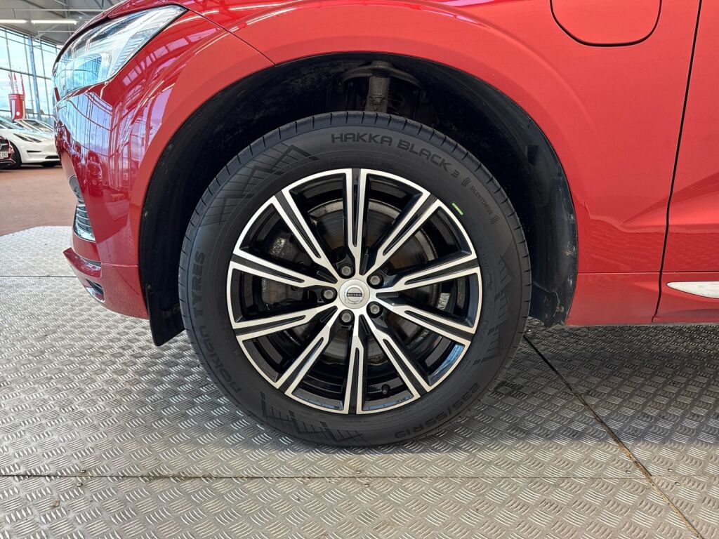 Volvo XC60 2021 Punainen