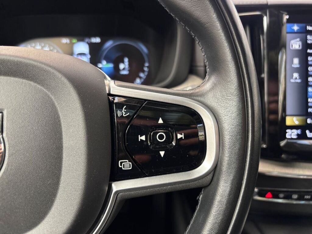 Volvo XC60 2021 Harmaa