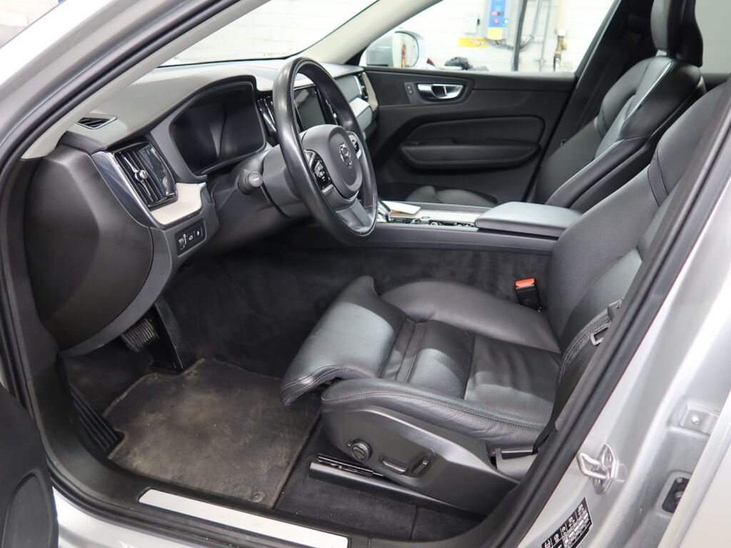 Volvo XC60 2021 Harmaa