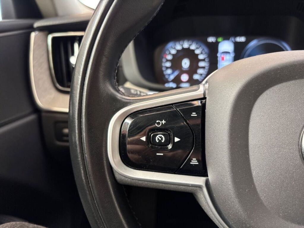 Volvo XC60 2021 Harmaa