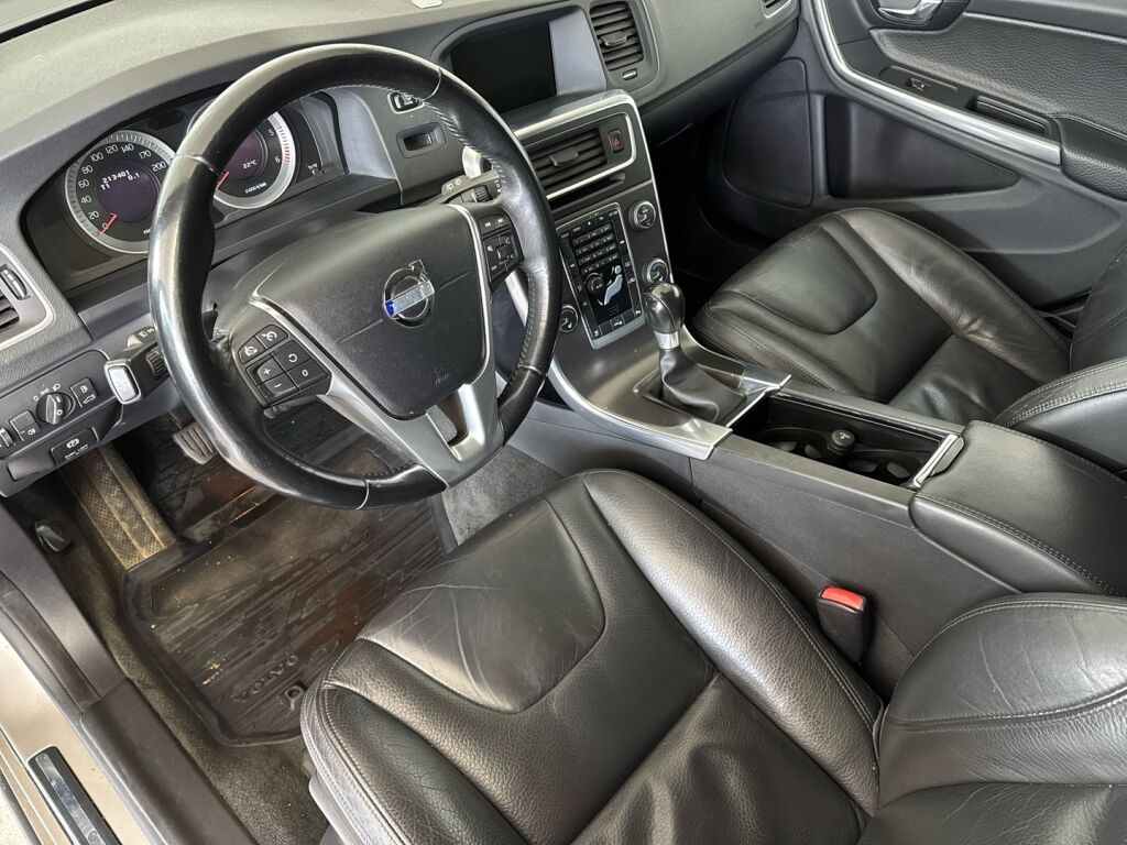 Volvo V60 2011 Ruskea (beige)