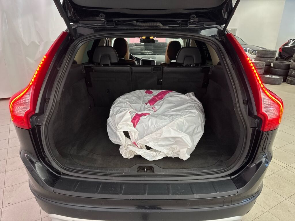 Volvo XC60 2011 Musta