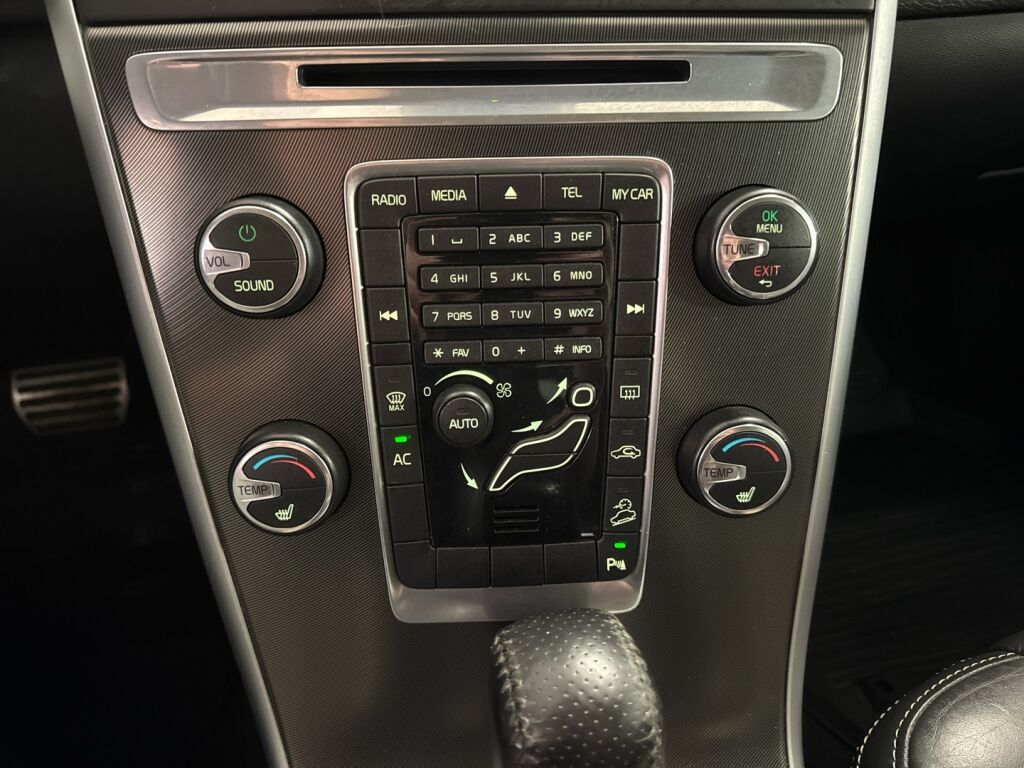 Volvo XC60 2011 Musta