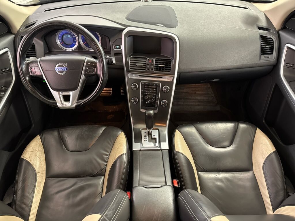 Volvo XC60 2011 Musta