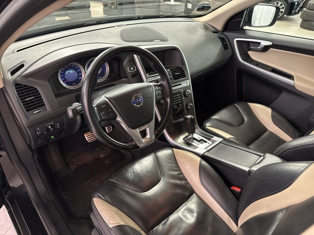 Volvo XC60 2011 Musta