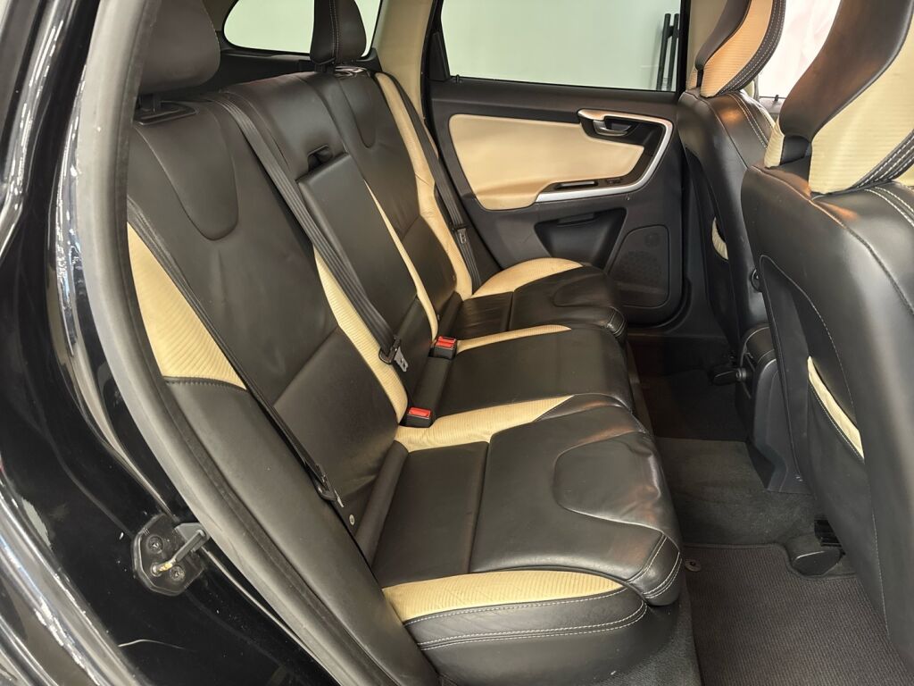 Volvo XC60 2011 Musta