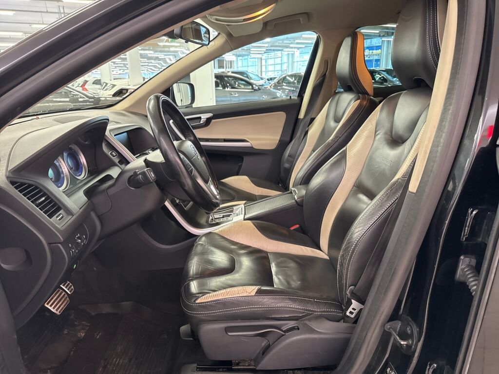 Volvo XC60 2011 Musta