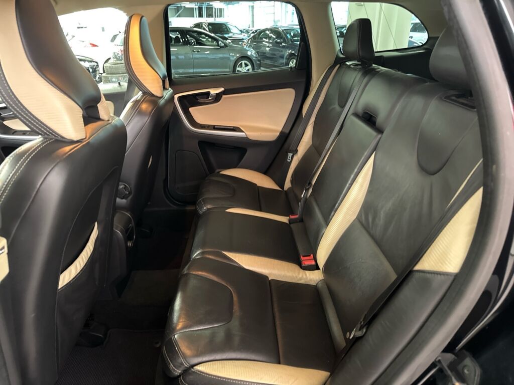 Volvo XC60 2011 Musta