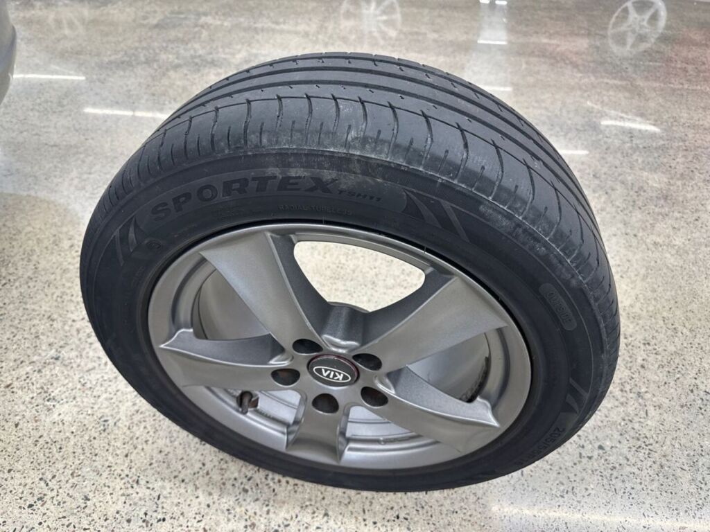 Kia Ceed 2011 Hopea