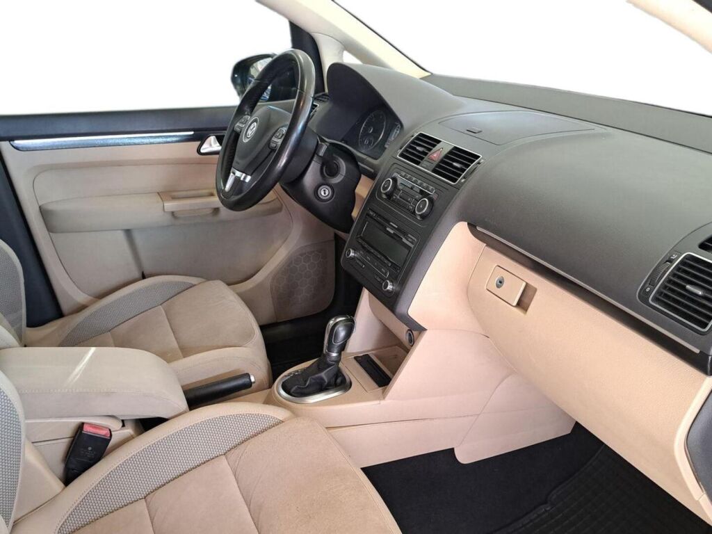 Volkswagen Touran 2011 Musta