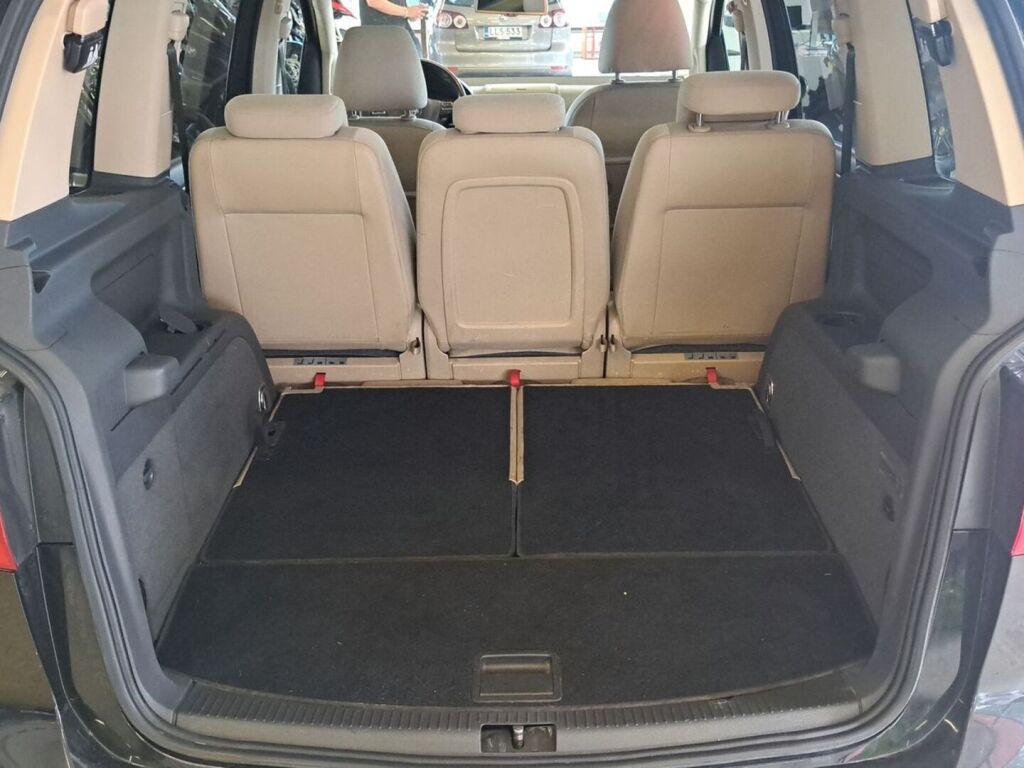 Volkswagen Touran 2011 Musta