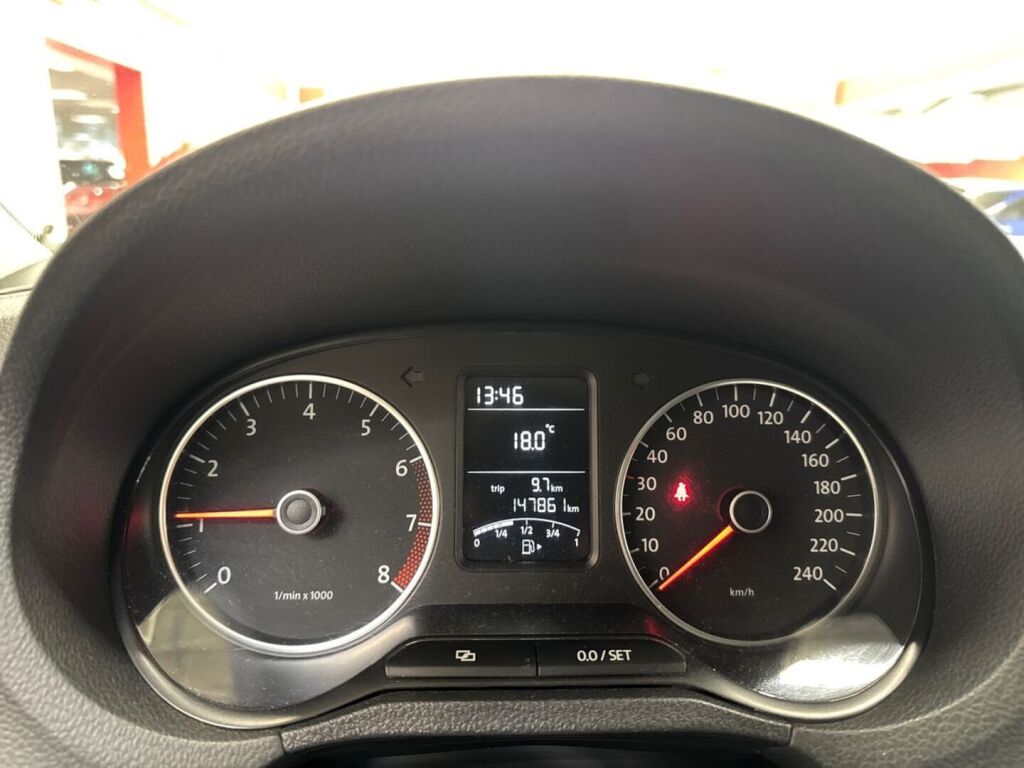 Volkswagen Polo 2011 Punainen