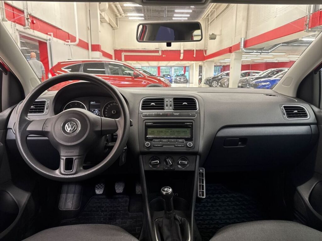 Volkswagen Polo 2011 Punainen