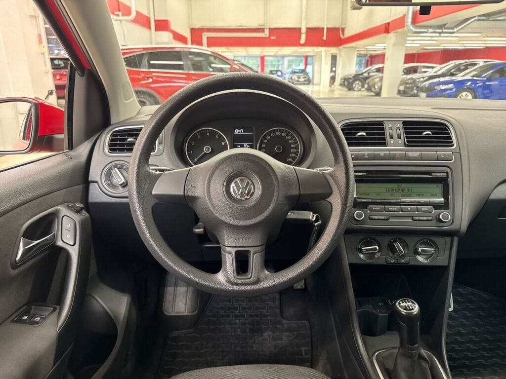 Volkswagen Polo 2011 Punainen