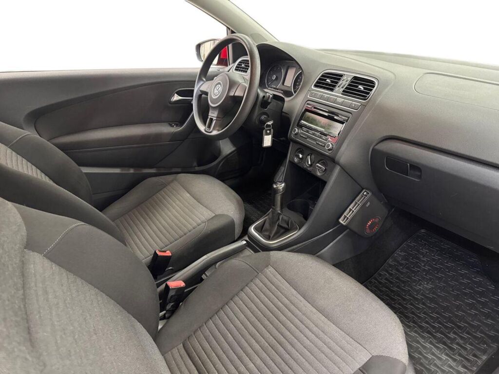 Volkswagen Polo 2011 Punainen