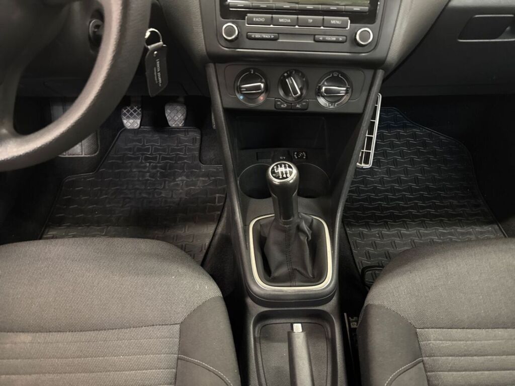 Volkswagen Polo 2011 Punainen