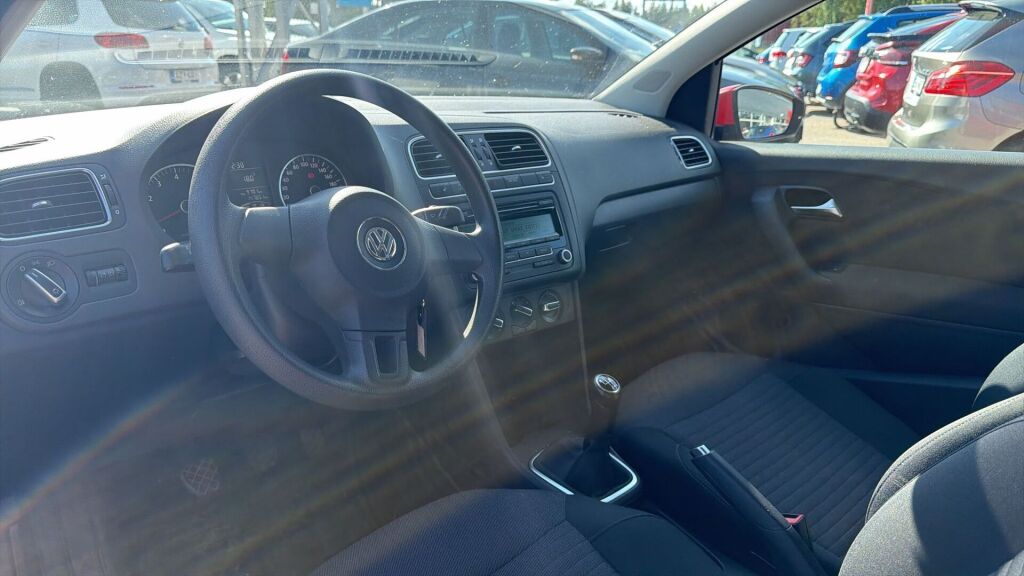 Volkswagen Polo 2011 Punainen