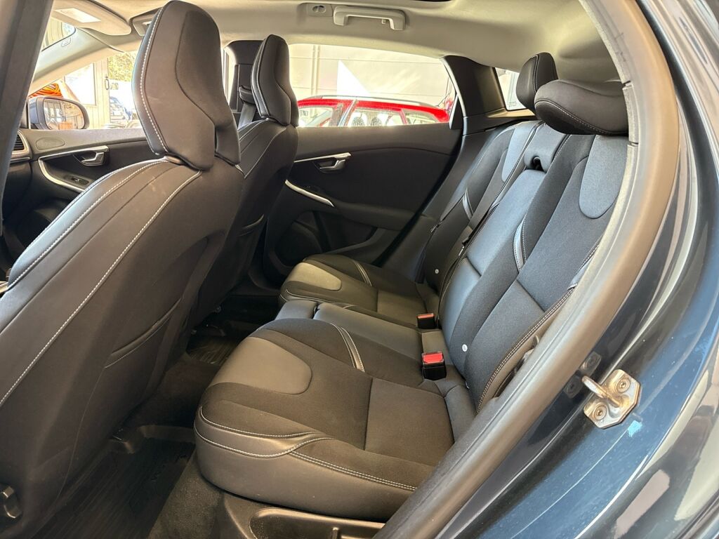 Volvo V40 2017 Sininen