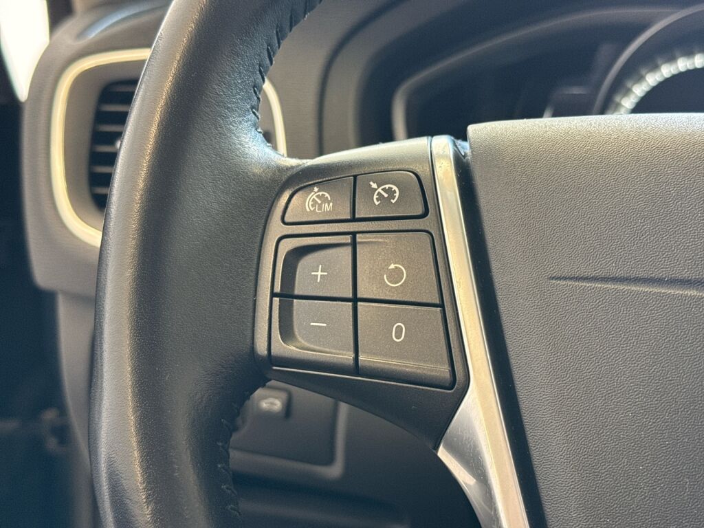 Volvo V40 2017 Sininen