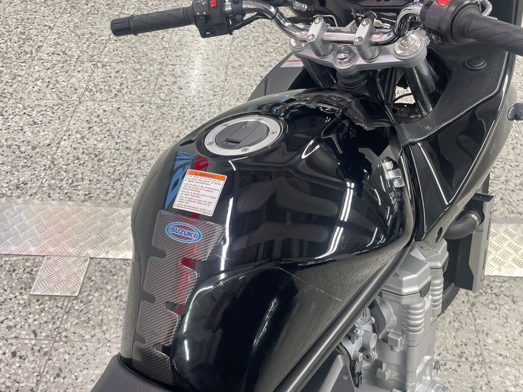 Suzuki GSF 2007 Musta