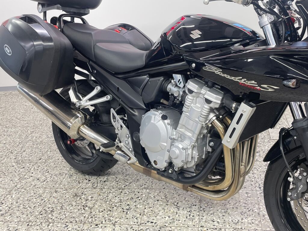 Suzuki GSF 2007 Musta