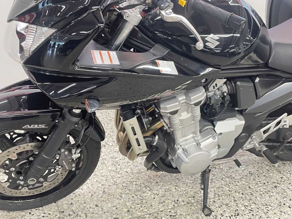 Suzuki GSF 2007 Musta