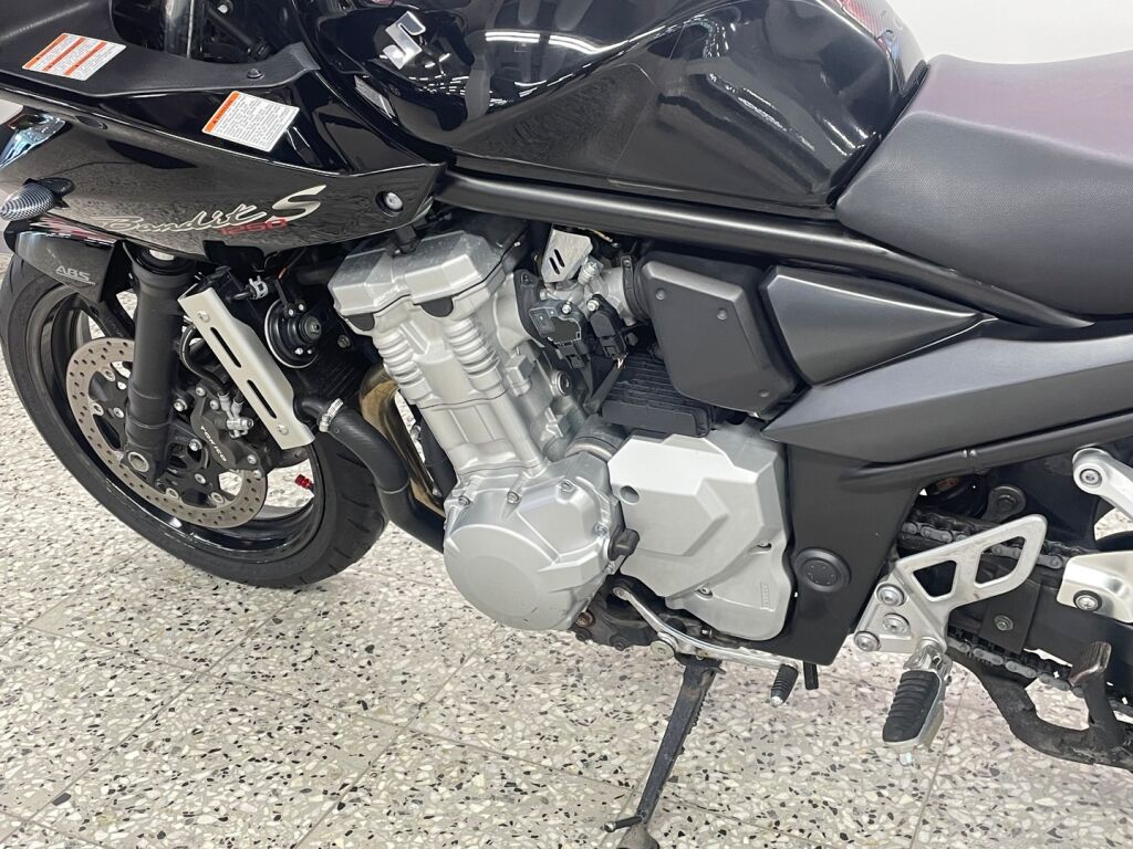 Suzuki GSF 2007 Musta