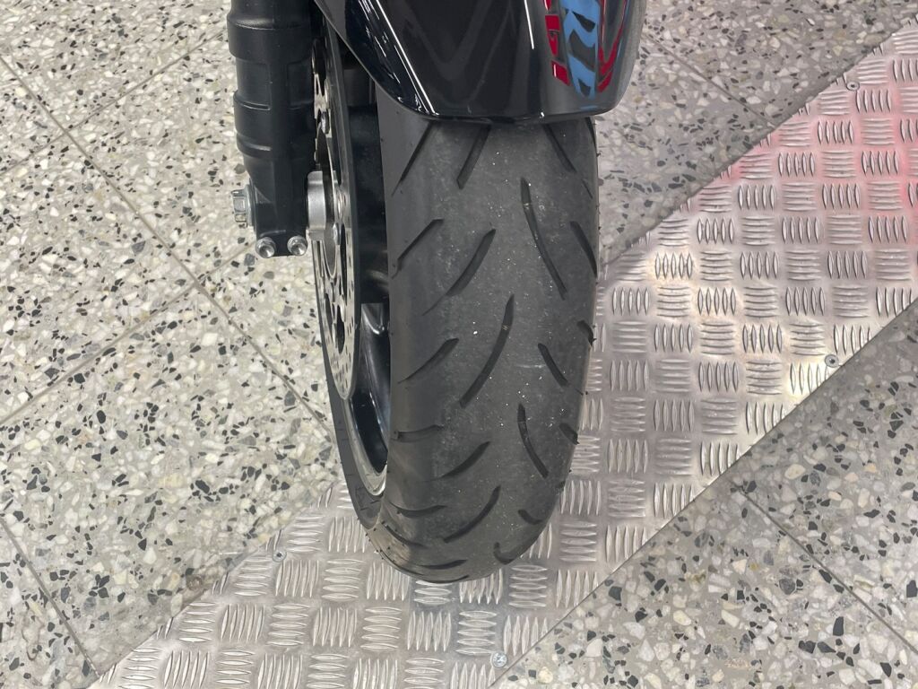 Suzuki GSF 2007 Musta