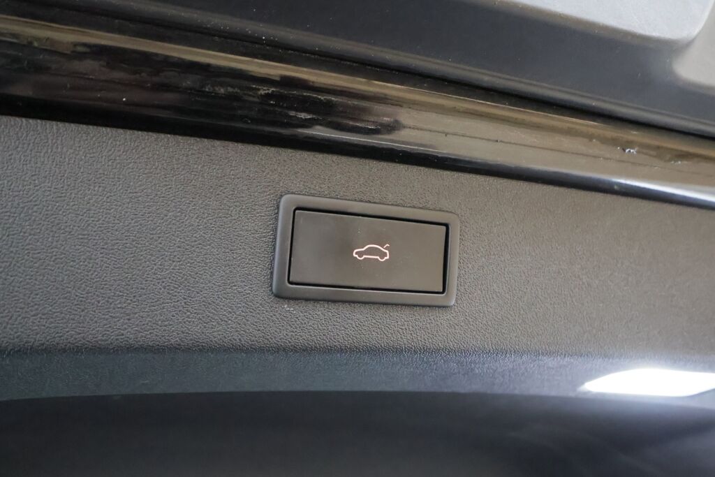 Skoda Enyaq 2023 Musta