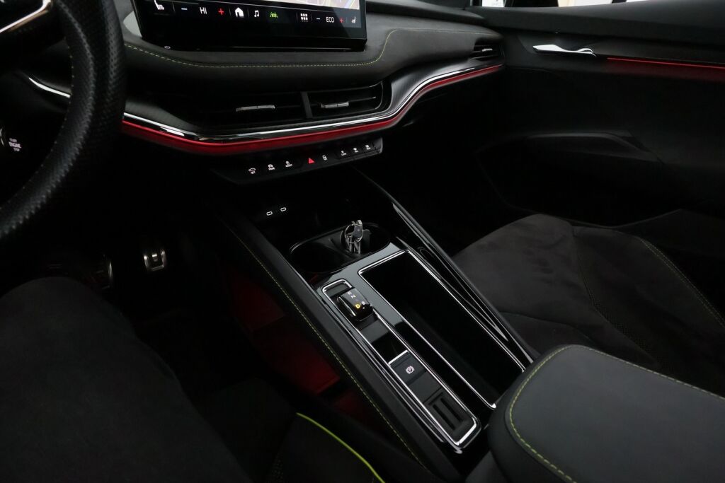 Skoda Enyaq 2023 Musta