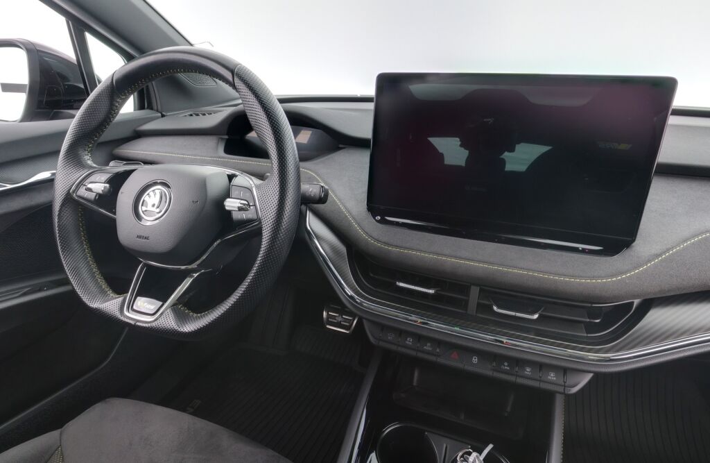 Skoda Enyaq 2023 Musta