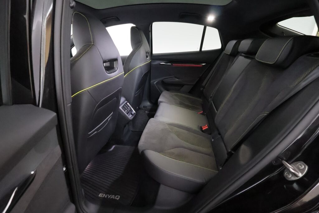 Skoda Enyaq 2023 Musta