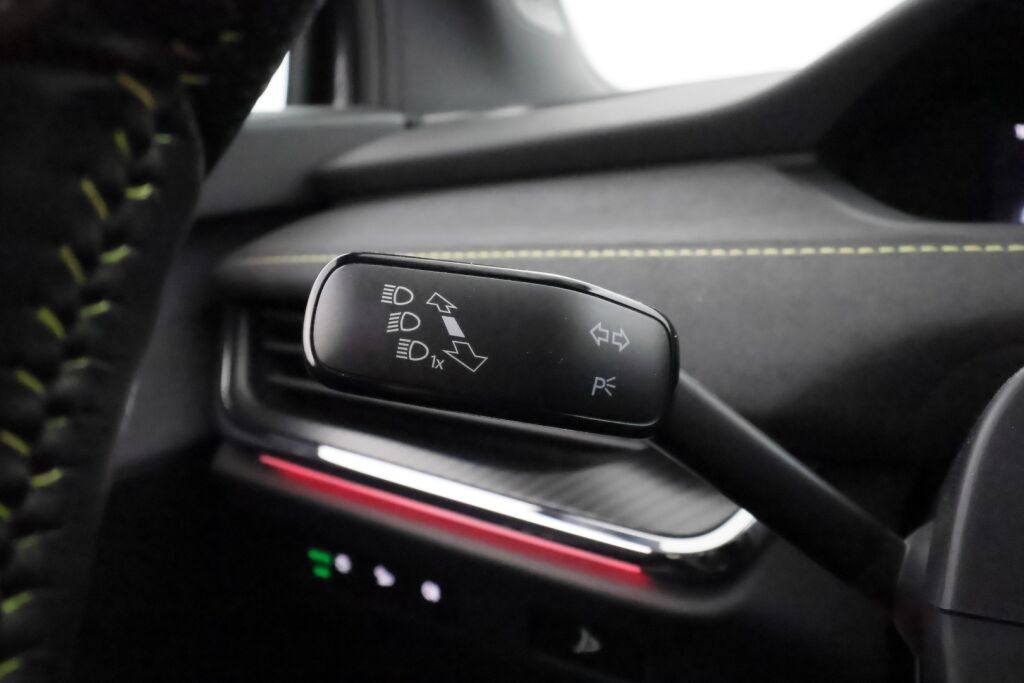 Skoda Enyaq 2023 Musta