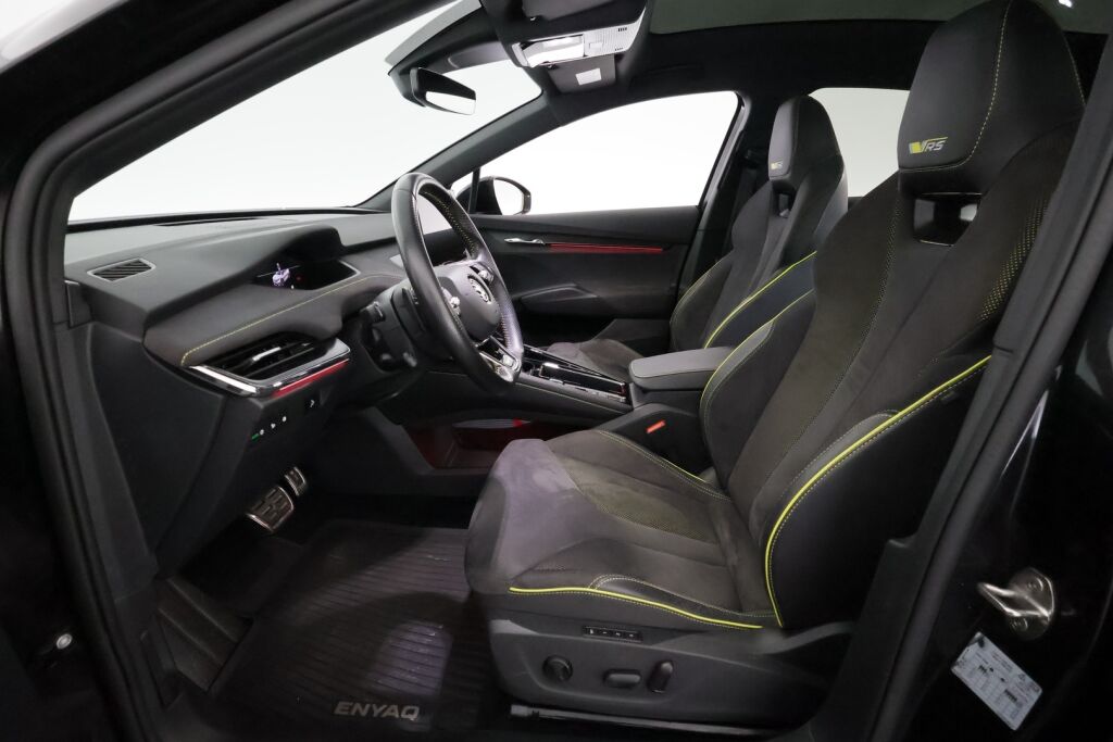 Skoda Enyaq 2023 Musta