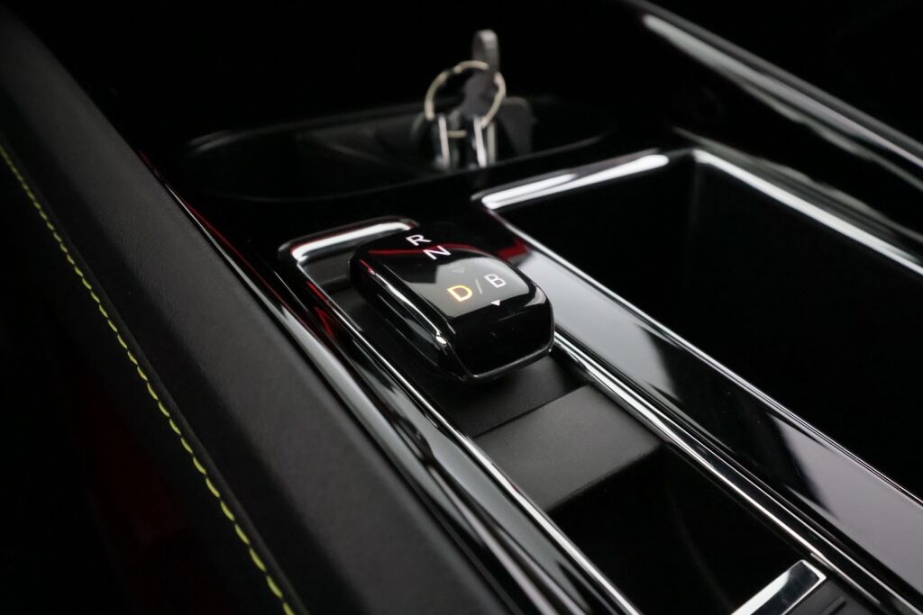 Skoda Enyaq 2023 Musta