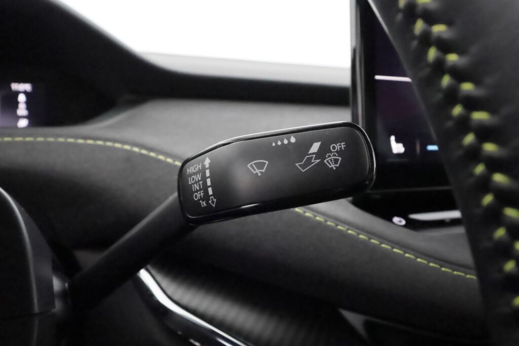 Skoda Enyaq 2023 Musta