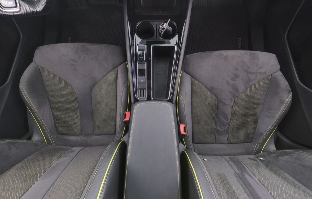 Skoda Enyaq 2023 Musta