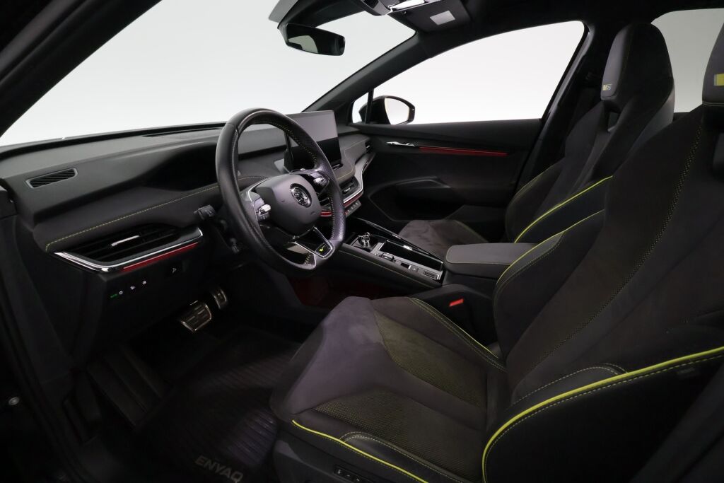 Skoda Enyaq 2023 Musta