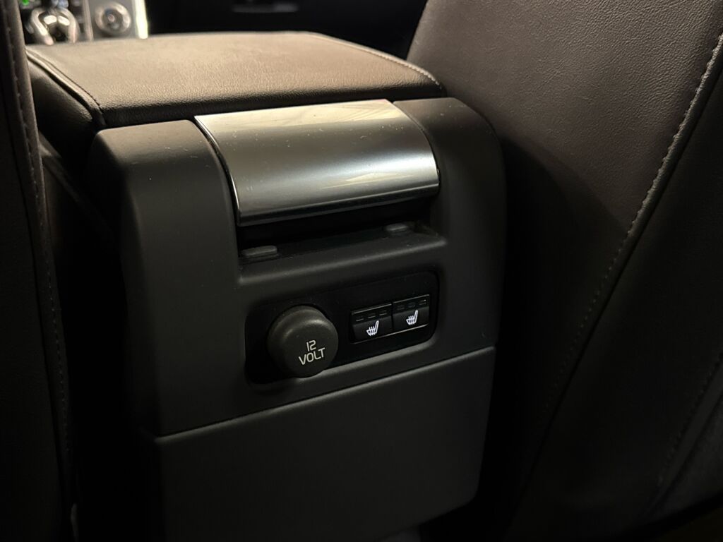 Volvo V70 2014 Musta