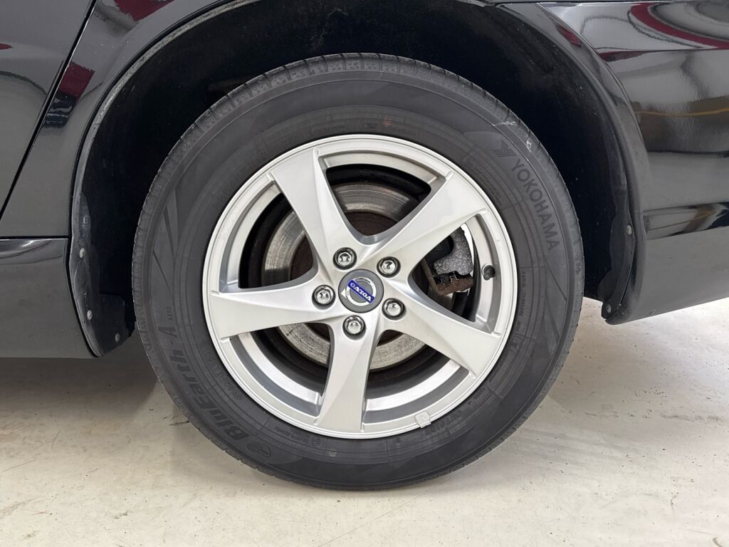 Volvo V70 2014 Musta