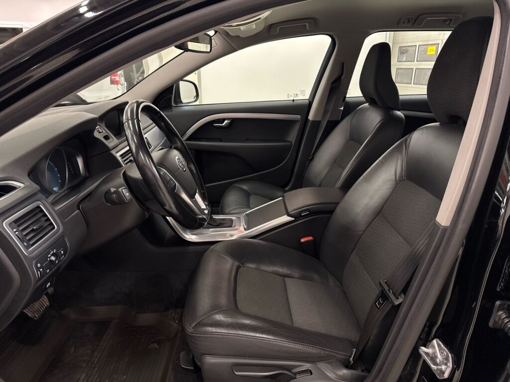 Volvo V70 2014 Musta