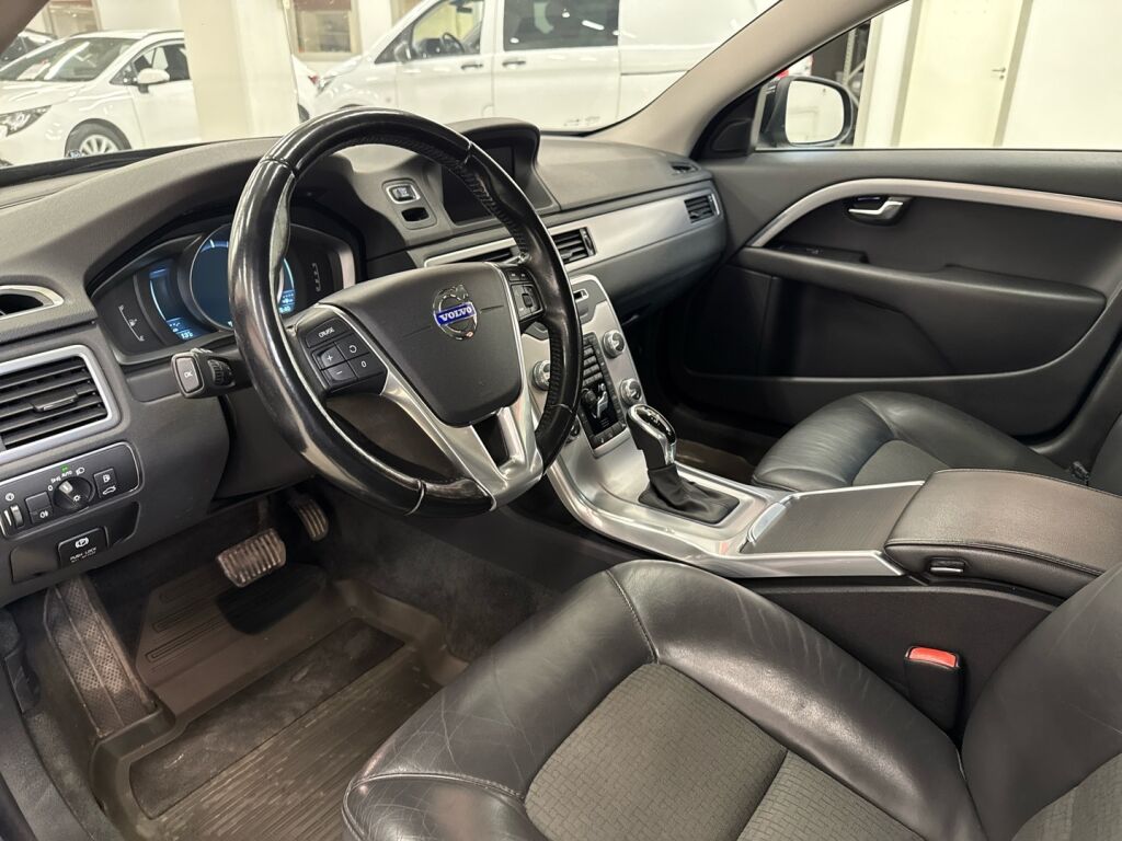 Volvo V70 2014 Musta