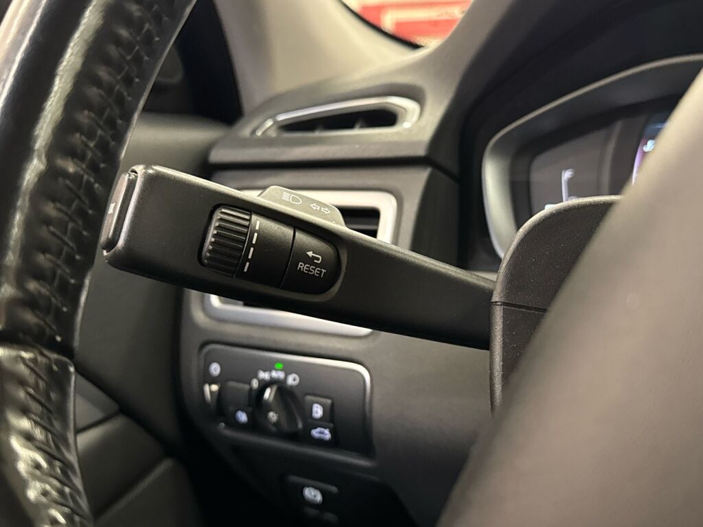 Volvo V70 2014 Musta