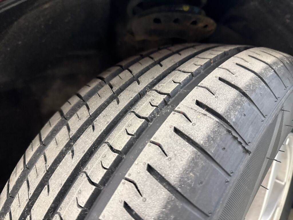 Volvo V70 2014 Musta