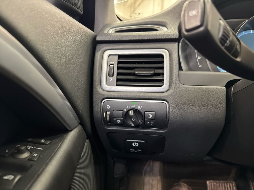 Volvo V70 2014 Musta