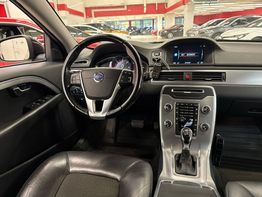 Volvo V70 2014 Musta