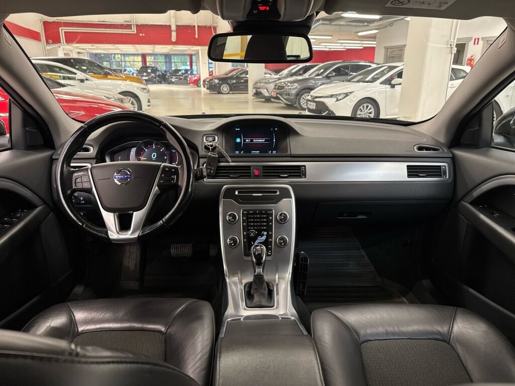 Volvo V70 2014 Musta